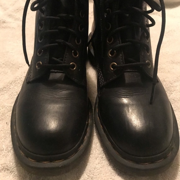 DR Martens boots, color black size 8 (41) in great condition - Picture 3 of 7